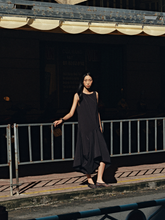 Tải hình ảnh vào trình xem Thư viện, Black Pleated Midi Dress
