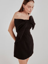 Tải hình ảnh vào trình xem Thư viện, One Shoulder Black Dress With Bow
