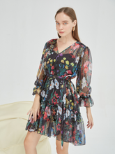 Tải hình ảnh vào trình xem Thư viện, Black Floral Dress
