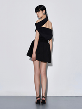 Tải hình ảnh vào trình xem Thư viện, Black Asymmetric Mini Skirt - HOLIDAY 24&#39;
