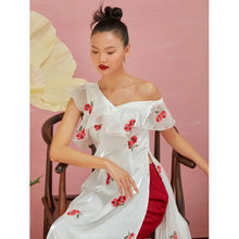 Tải hình ảnh vào trình xem Thư viện, White Asymmetric Ao Dai
