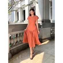 โหลดภาพลงในโปรแกรมดูแกลเลอรี Orange Midi Dress
